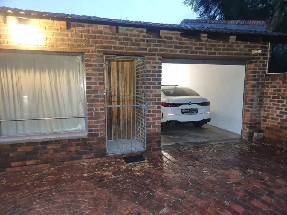 Mayberry Park Private Guest House Vacation rental in Gauteng