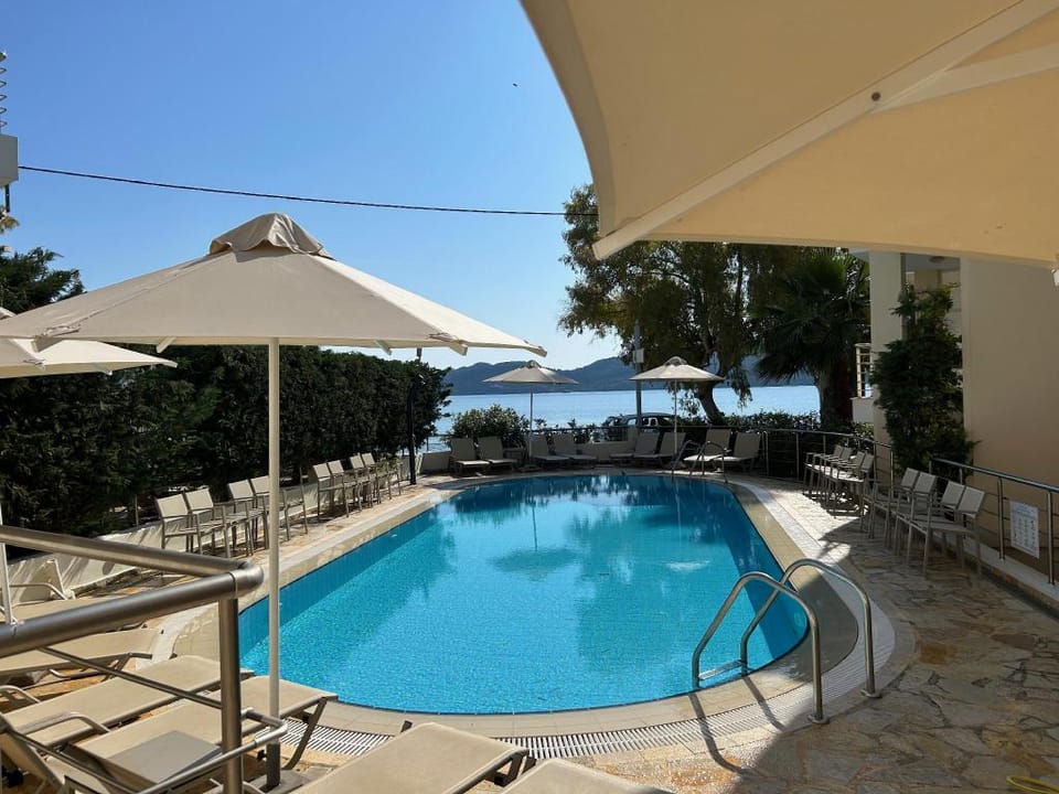 Eucalyptus suite sea view Apartment in Karavomylos