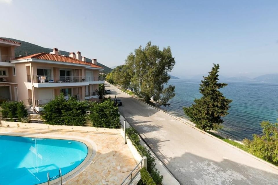 Eucalyptus suite sea view Apartment in Karavomylos