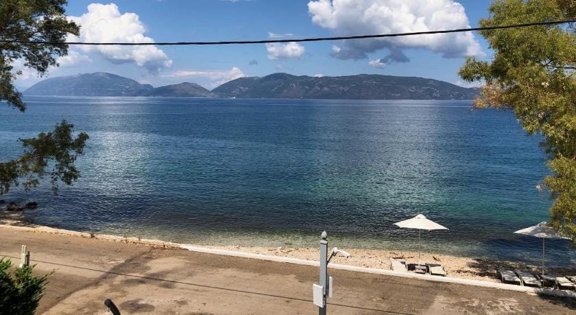 Eucalyptus suite sea view Apartment in Karavomylos
