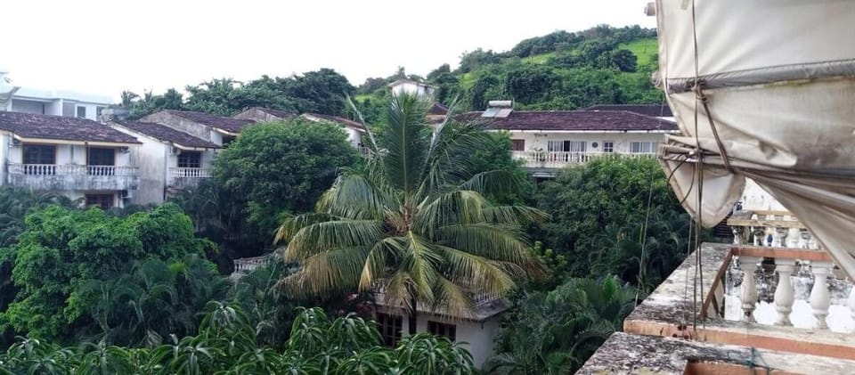 Luxurious 2BHK3 AC Holiday Home nr Candolim Beach Apartment in Candolim
