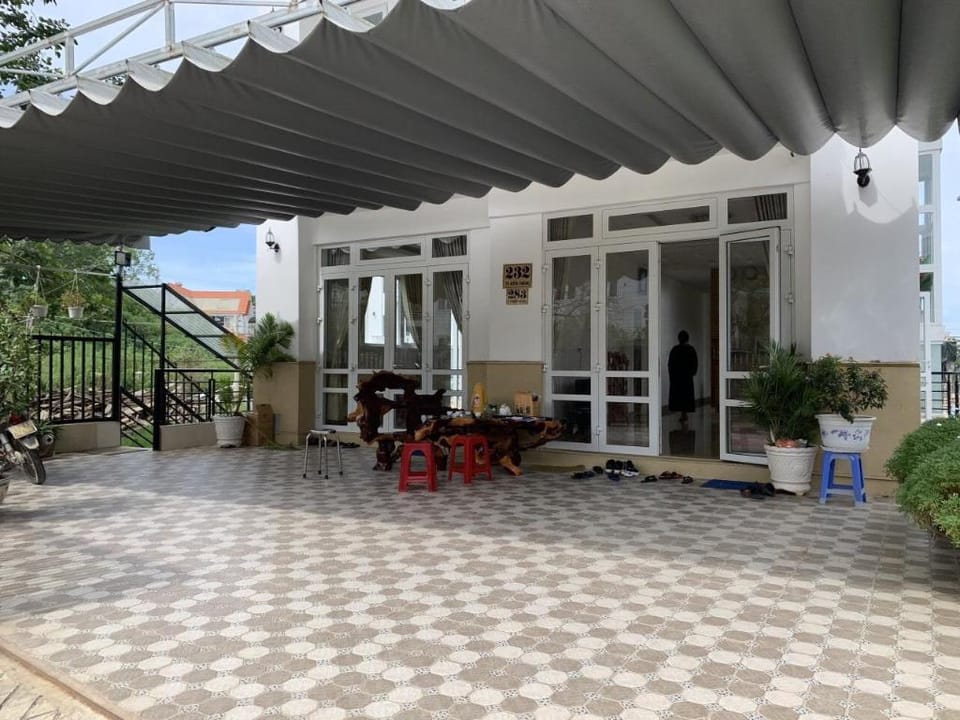 Khách Sạn Trung Hiếu Hotel in Dalat