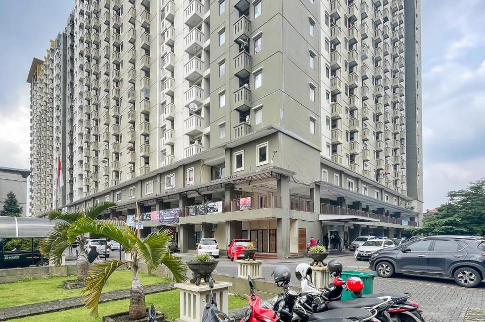 RedLiving Apartemen Gateway Cicadas - Premium Property Hotel in Bandung