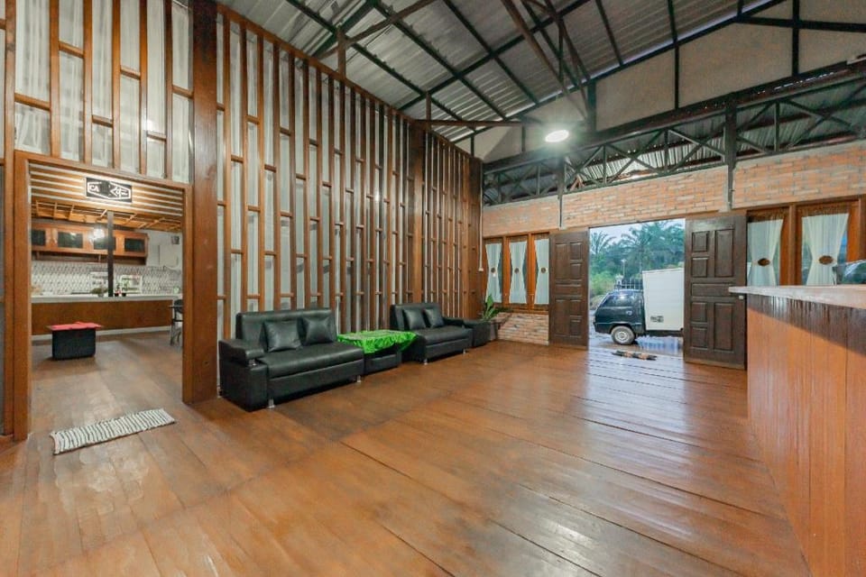 RedDoorz near GOR Parenggean Hotel in Indonesia