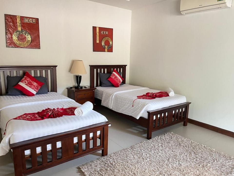 Pool Villa 拉威奈汉海滩附近5卧泳池别墅，连住享接送机服务 Villa in Rawai
