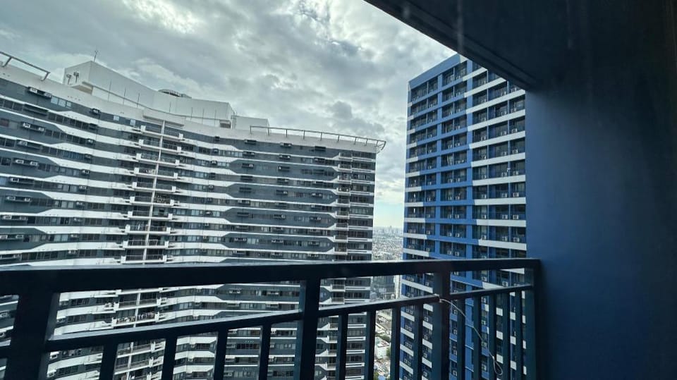 Air Residences Ayala Makati staycation unit 5066 Apartment in Makati