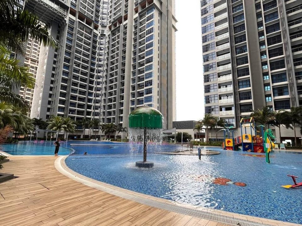 Melaka【PoolView】Wi-Fi-6 Mins to Jonker-8Pax Vacation rental in Malacca