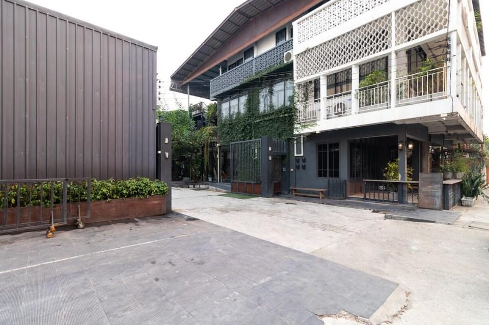 Five Bedrooms + Living room + Shared Pool Apartment in Chiang Mai