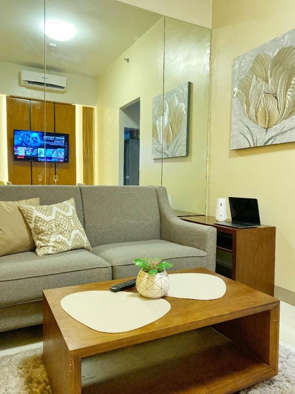 Exquisite Suite in Uptown BGC Apartment in Makati