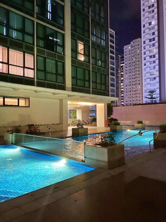 Exquisite Suite in Uptown BGC Apartment in Makati
