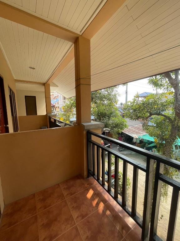 Bank Guesthouse Bed and Breakfast in Ban Tai