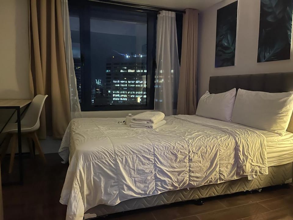 Netflx, Destina@Air Residences, Makati Manila Apartment in Makati