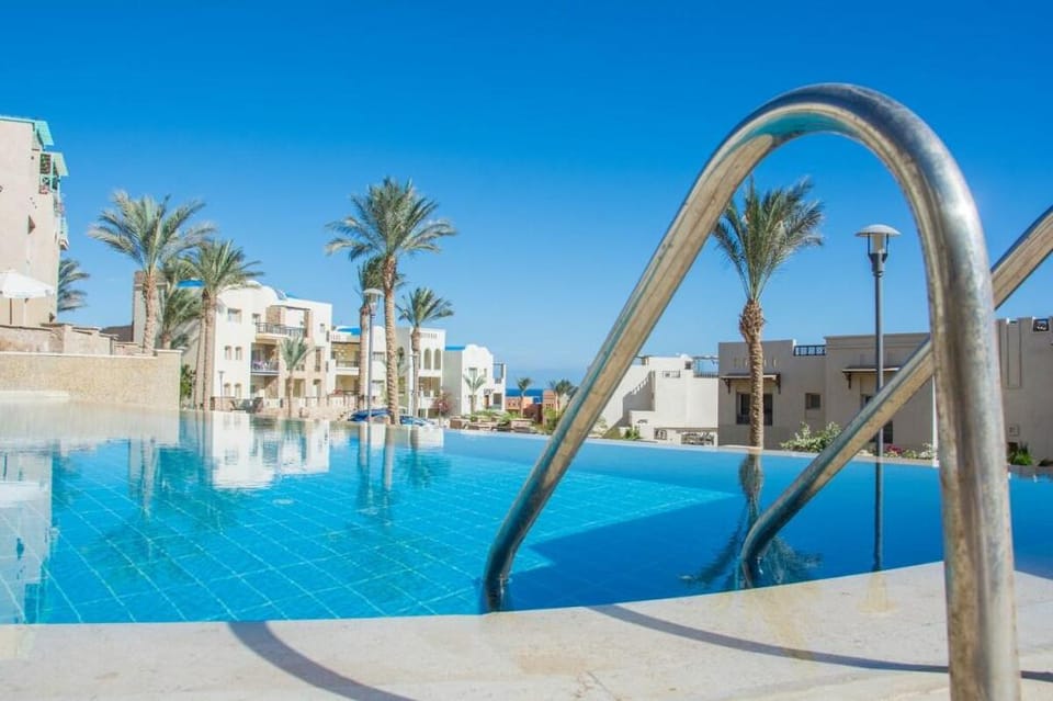 Direct Pool & Sea View Modern one bedroom Azzurra Vacation rental in Hurghada