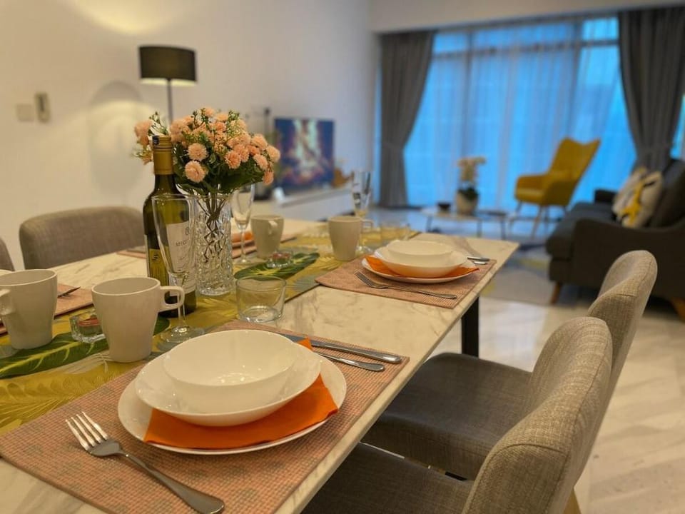 Stylish 2BR in KLCC w/ Rooftop Pool, 2 min to MRT Vacation rental in Federal Territory of Kuala Lumpur