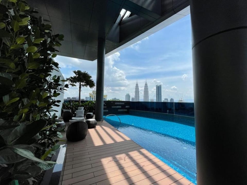 Stylish 2BR in KLCC w/ Rooftop Pool, 2 min to MRT Vacation rental in Federal Territory of Kuala Lumpur
