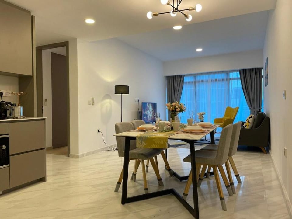 Stylish 2BR in KLCC w/ Rooftop Pool, 2 min to MRT Vacation rental in Federal Territory of Kuala Lumpur
