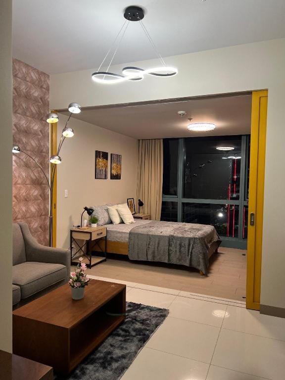 Uptown BGC Suite w/ Amazing View and 200mbps WIFI  Apartment in Makati