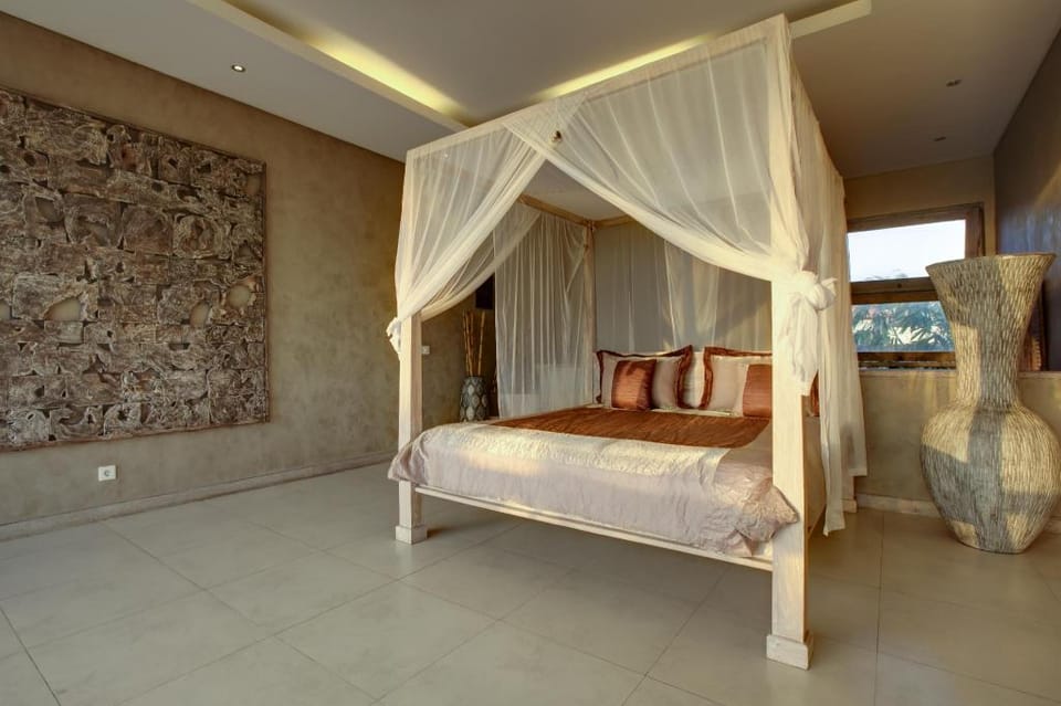 Villa Lisa 3 Bedroom Seminyak Gg. Piter Villa in Kuta