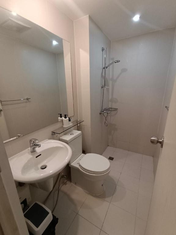 Penthouse in AZURE Beach #PH17A Apartment in Paranaque