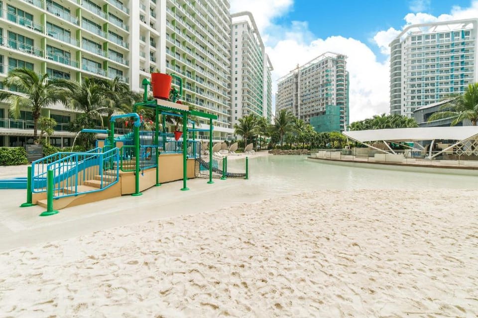 City View AZURE Condo in BAHAMAS TOWER #546  Apartment in Paranaque