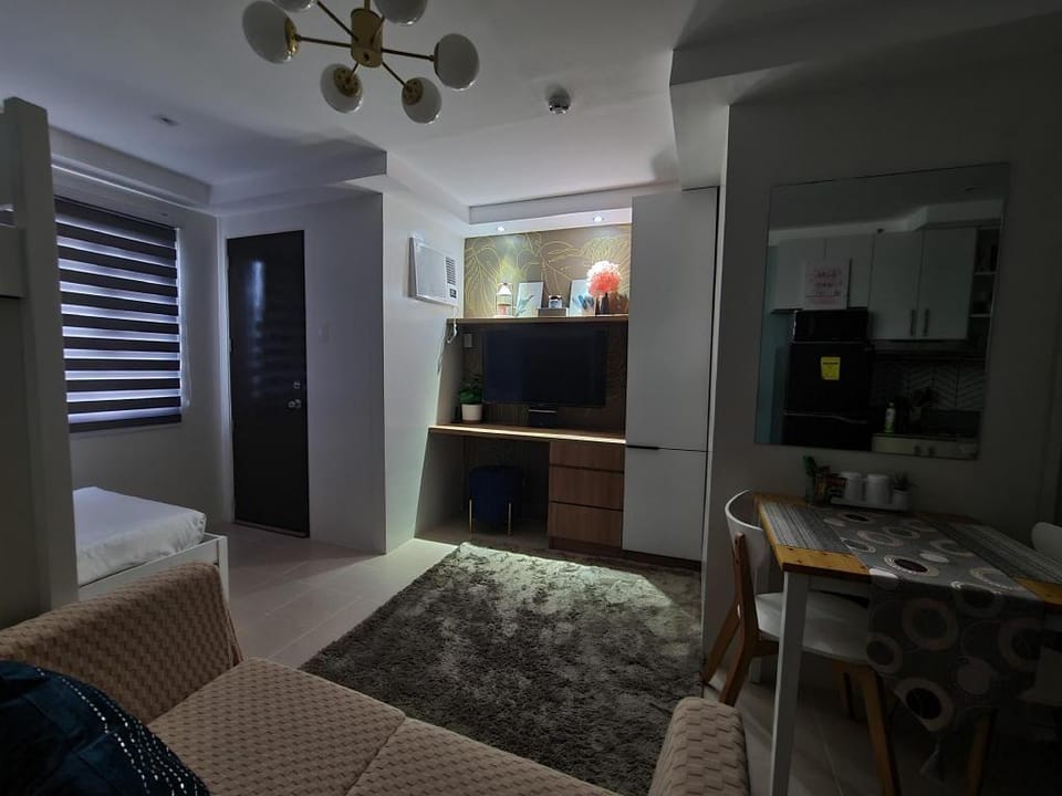 Plumera Condo Studio w/ Balcony near MactanAirport Apartment in Lapu-Lapu City
