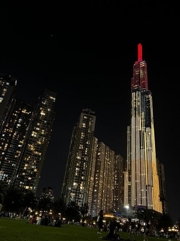Saigon Sky Apartment - 49th fl, next Landmark 81 Apartment in Ho Chi Minh City