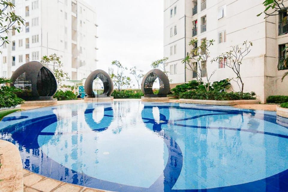 RedLiving Apartemen Bassura City - Ens Room Hotel in Jakarta