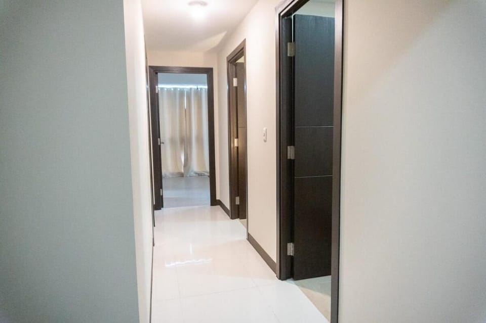 A2J Luxury Uptown 3BR Suite Near Uptown Mall Vacation rental in Makati