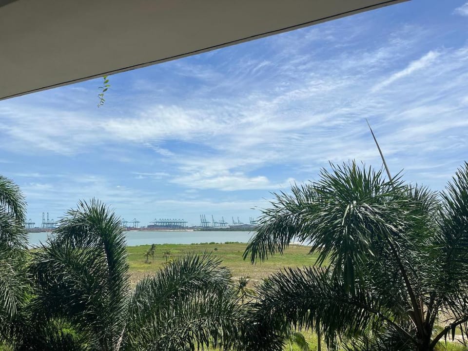 Seaview 3B2R 8pax Cozy condo Forest City Apartment in Johor Bahru