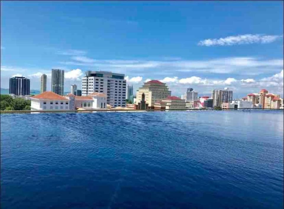 Georgetown 2BR Wonder Color Suite by Happy Living Apartment in George Town