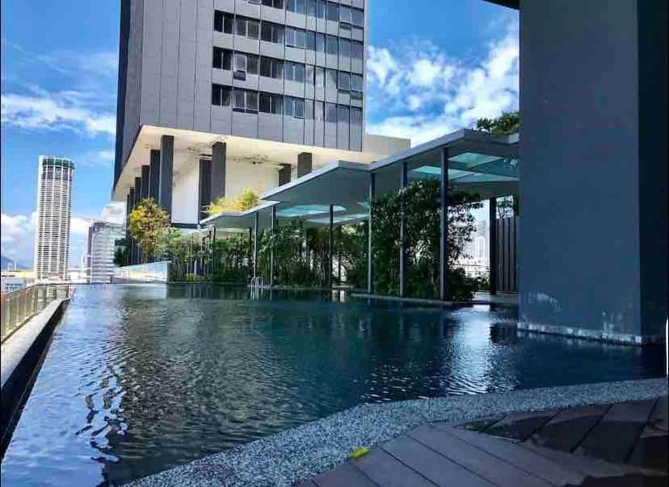 Georgetown 2BR Wonder Color Suite by Happy Living Apartment in George Town