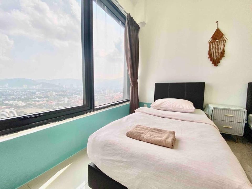 Top floor* Boho 3BR Suite by Happy Living Apartment in George Town