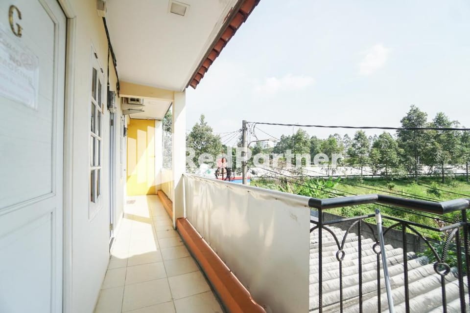 Mahkota Sivali near Soekarno Hatta Airport Mitra RedDoorz Hotel in Jakarta