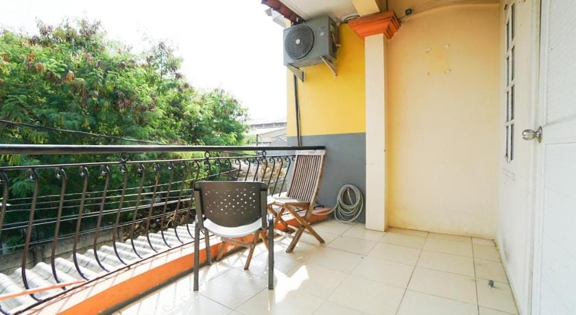 Mahkota Sivali near Soekarno Hatta Airport Mitra RedDoorz Hotel in Jakarta