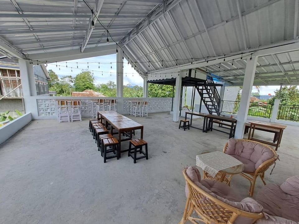 Hotel O Safira Guest House Danau Ranau Hotel in Indonesia