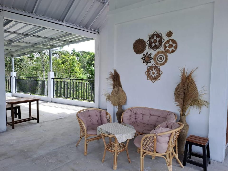 Hotel O Safira Guest House Danau Ranau Hotel in Indonesia