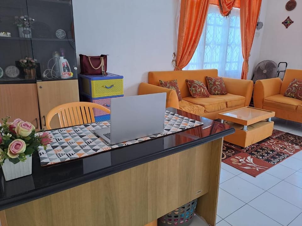 Hotel O Safira Guest House Danau Ranau Hotel in Indonesia