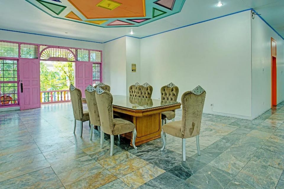 Capital O 92555 Hotel Princessa Syariah Hotel in Padang