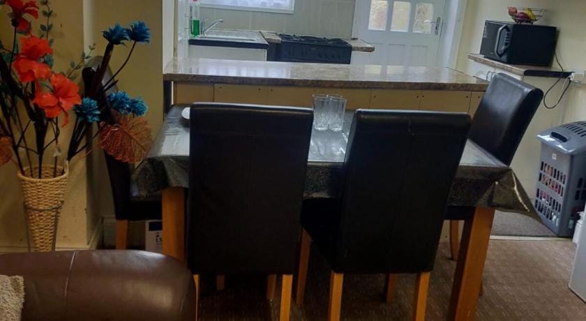 Paradise Apartment - Female Only Hotel in Bradford