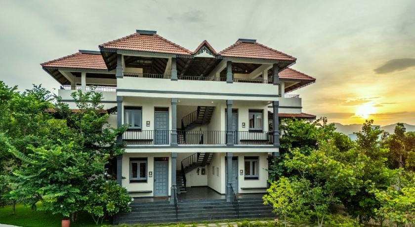 Sterling Hibis Vellore Resort in Tamil Nadu