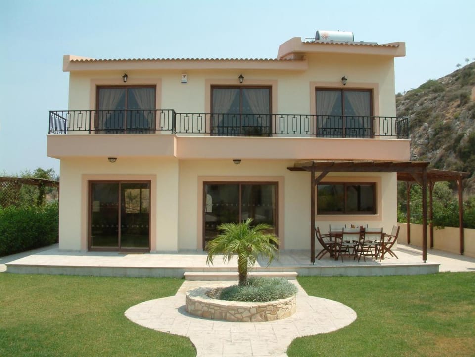 Three bedroom villa with private pool and landscaped garden close to the beach Villa in Pissouri