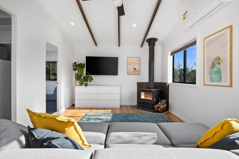 Bright & Homely Loch Sport Hideaway Vacation rental in Loch Sport