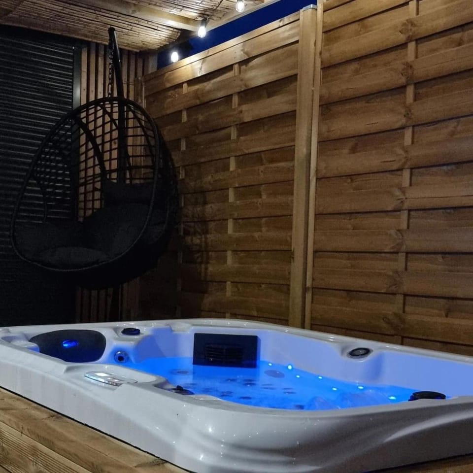 Escapade Zen Oasis Tropicale Spa Privatif Vacation rental in Hauts-de-France