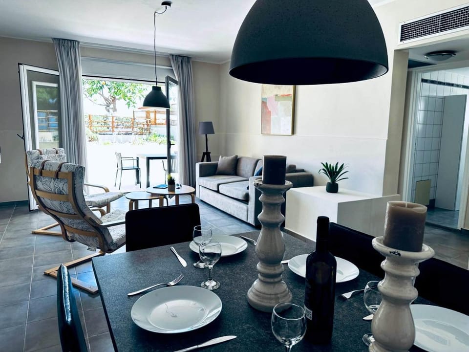 lifeguard beachfront - Luxury Flat, 30meters From Sea Apartment in Crete