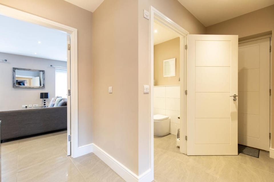 Velvet 2-bedroom apartment, Conduit Lane, Hoddesdon Apartment in East Hertfordshire District