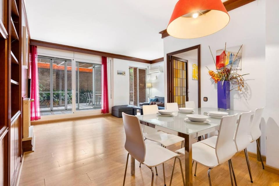 Sunny Terrace Retreat AC 3BR2BA Apartment in Barcelona