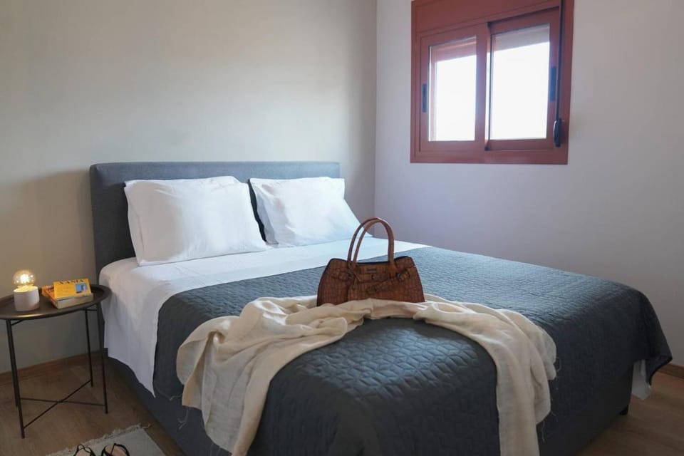 Venetian Owl, 1min To Lighthouse Apartment in Chania