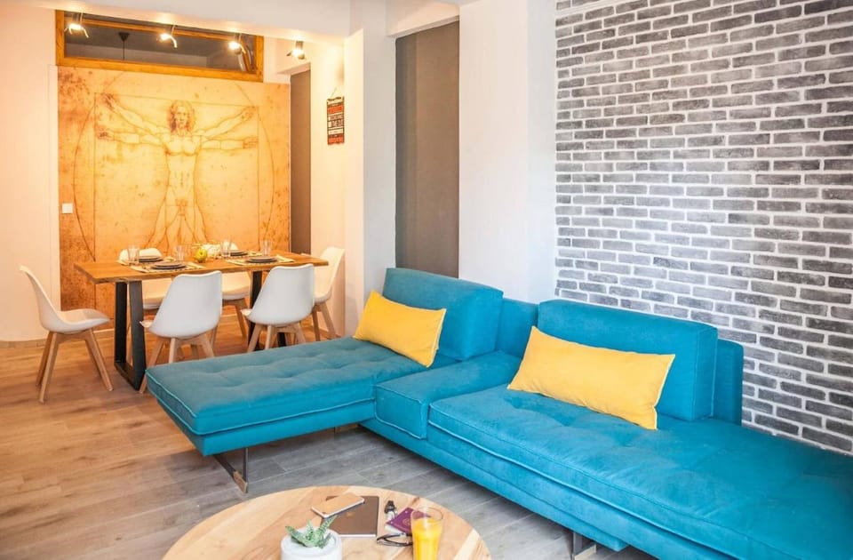 Secret Loft, 2min Walk From The Beach, High Tech Apartment in Chania