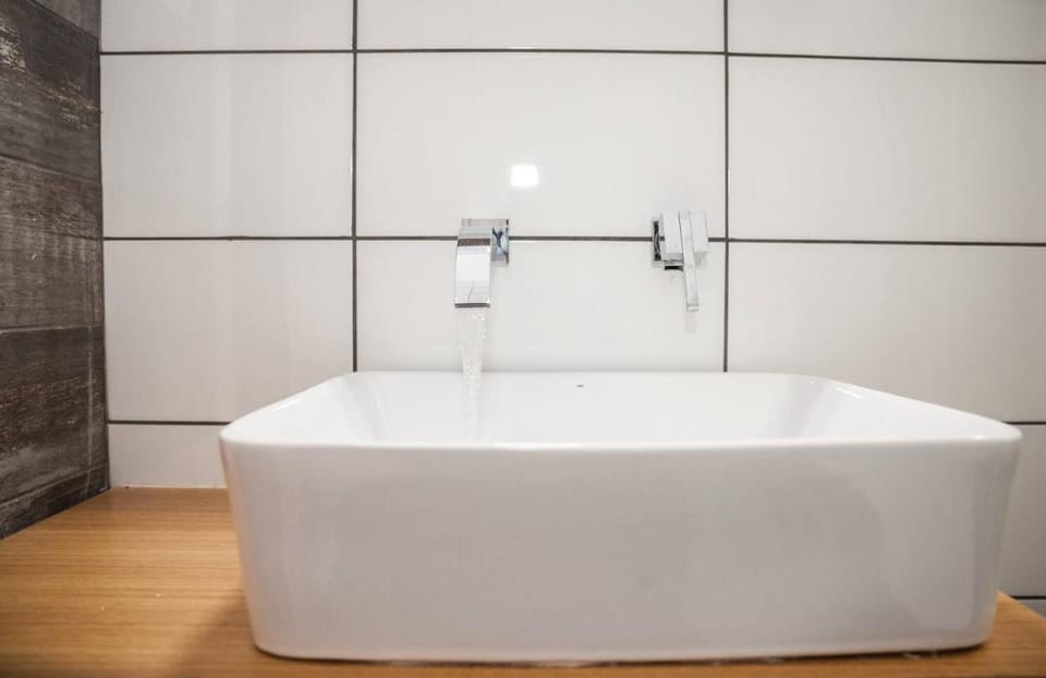 Secret Loft, 2min Walk From The Beach, High Tech Apartment in Chania