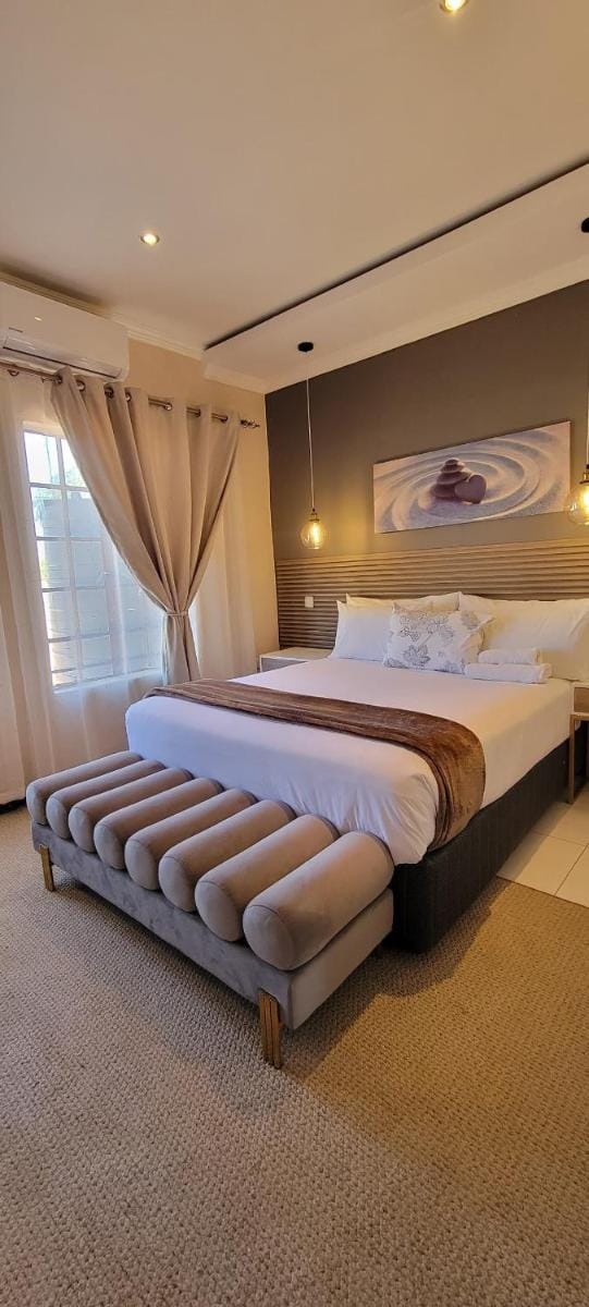 LIVE-INN LUXURY SUITES Bed and Breakfast in Africa
